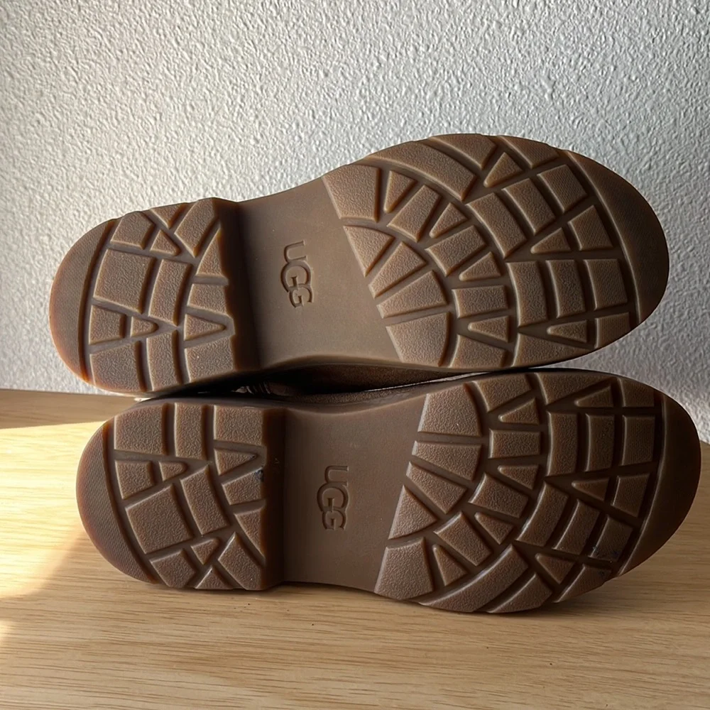 UGG Girls  Tillee Boots size 3 - Picture 3 of 11